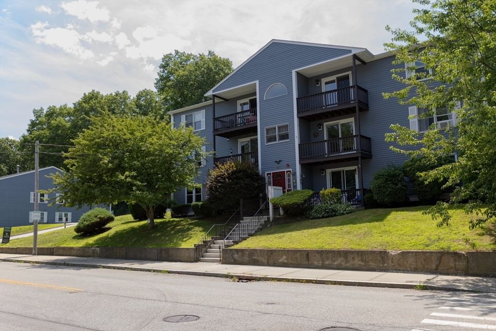 283 Privilege St #6, Woonsocket, RI Photo #2