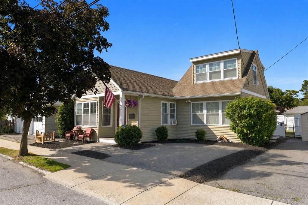 Photo of 1 Granite Rd, Peabody, MA