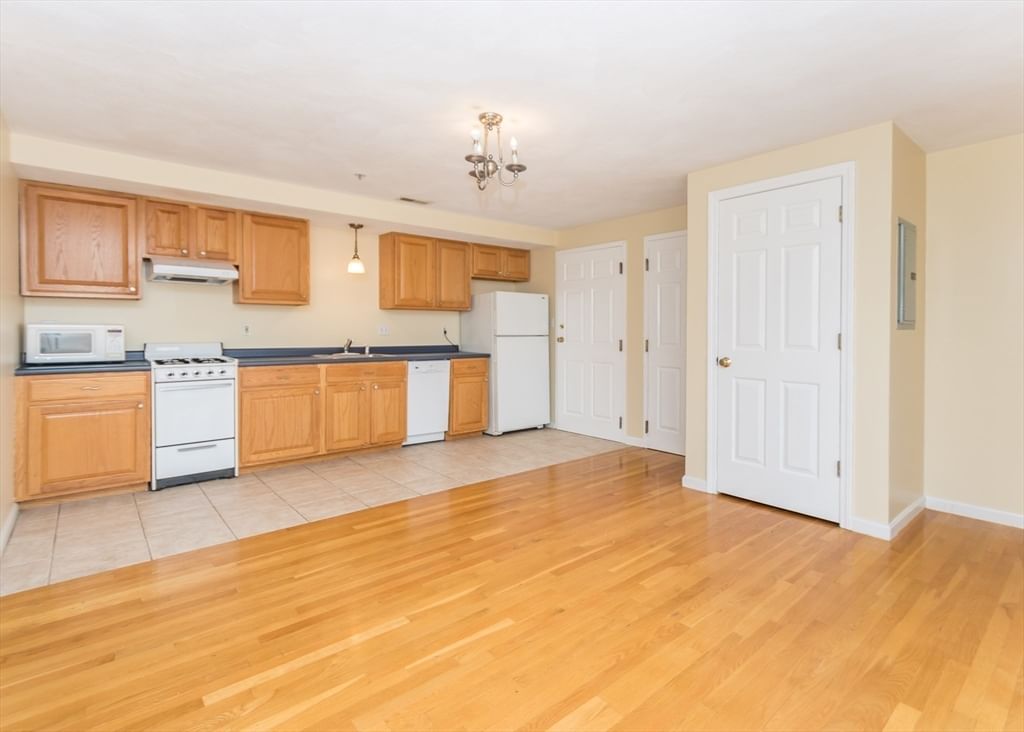Photo of 10 Middle Street Ct, Waltham, MA