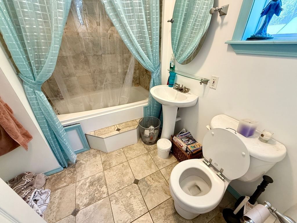 66 Barrison St, Springfield, MA Photo #24