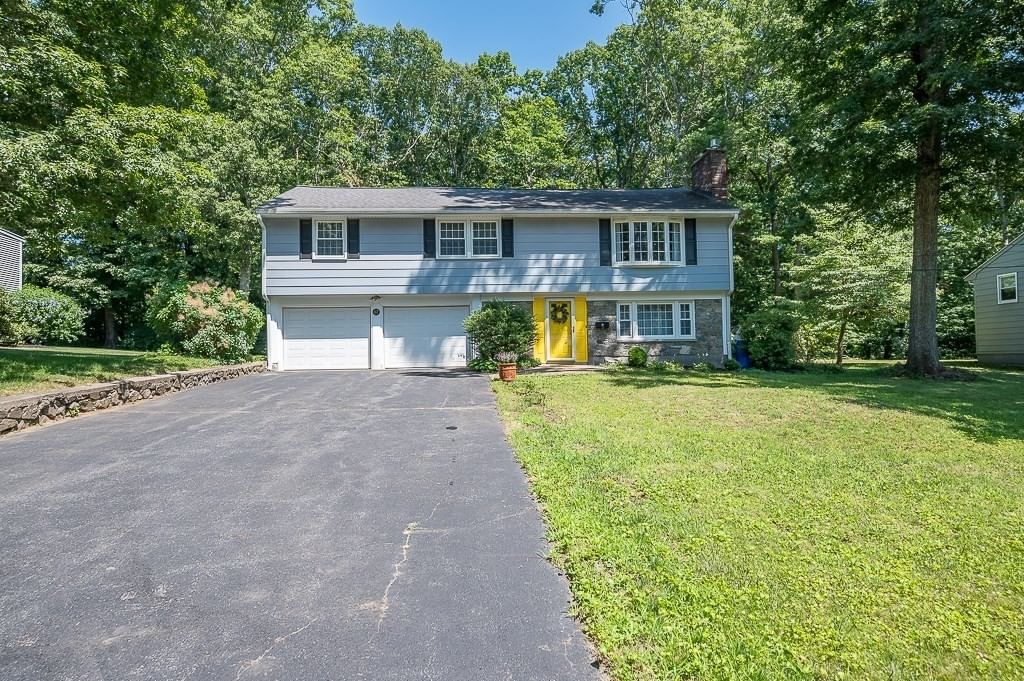 Photo of 67 Angelica Dr, Framingham, MA