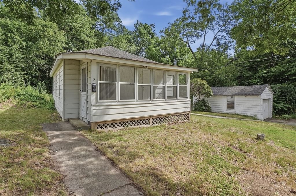 Photo of 5 Wildwood Road, Millbury, MA