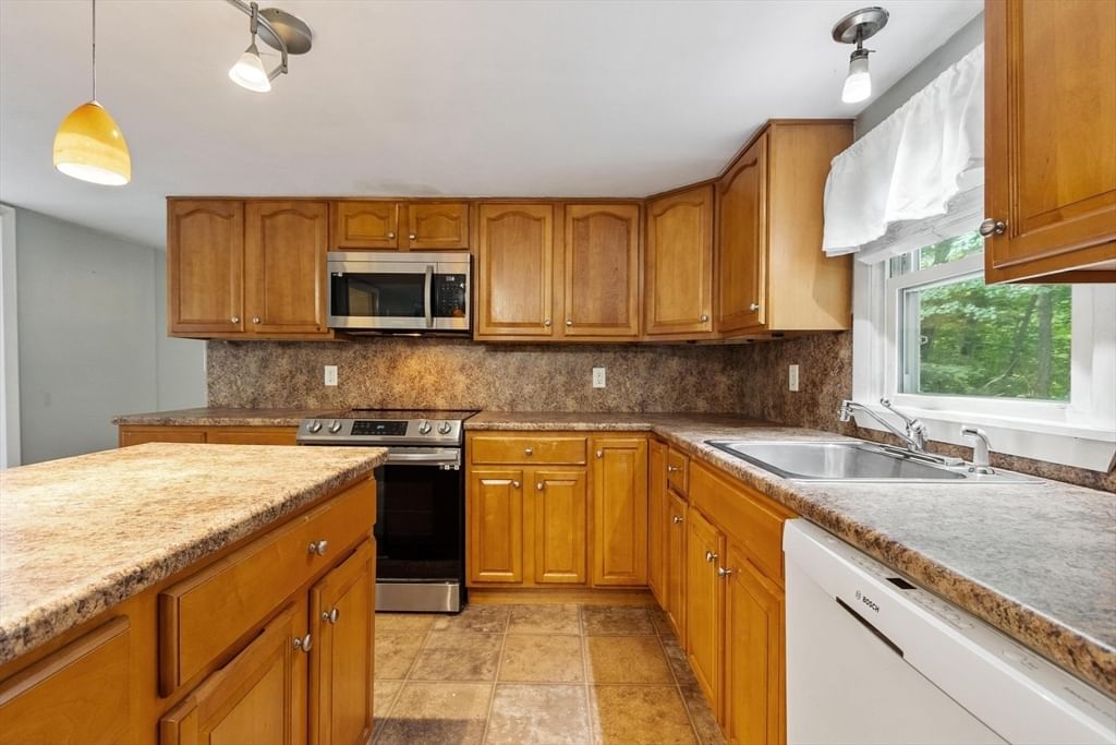6 Winters Drive, Westminster, MA, 6 Winters Drive, Westminster, MA Photo #12
