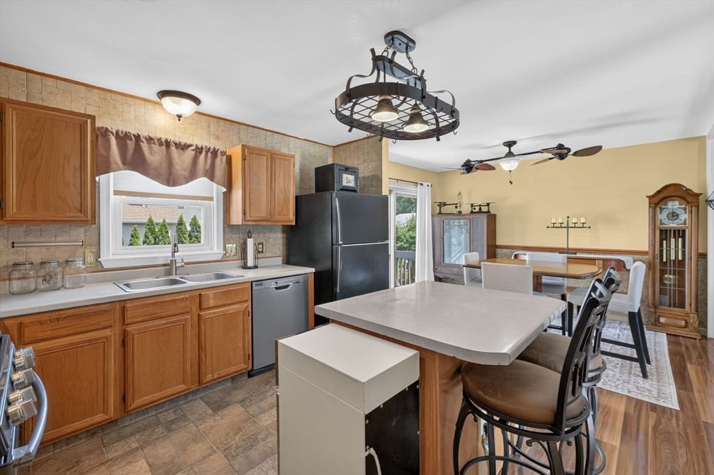 158 Amity St, Fall River, MA, 158 Amity St, Fall River, MA Photo #7