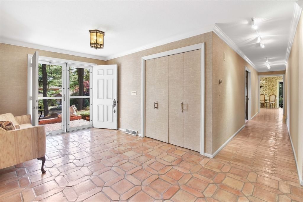 208 Tanglewood Dr, Longmeadow, MA, 208 Tanglewood Dr, Longmeadow, MA Photo #4