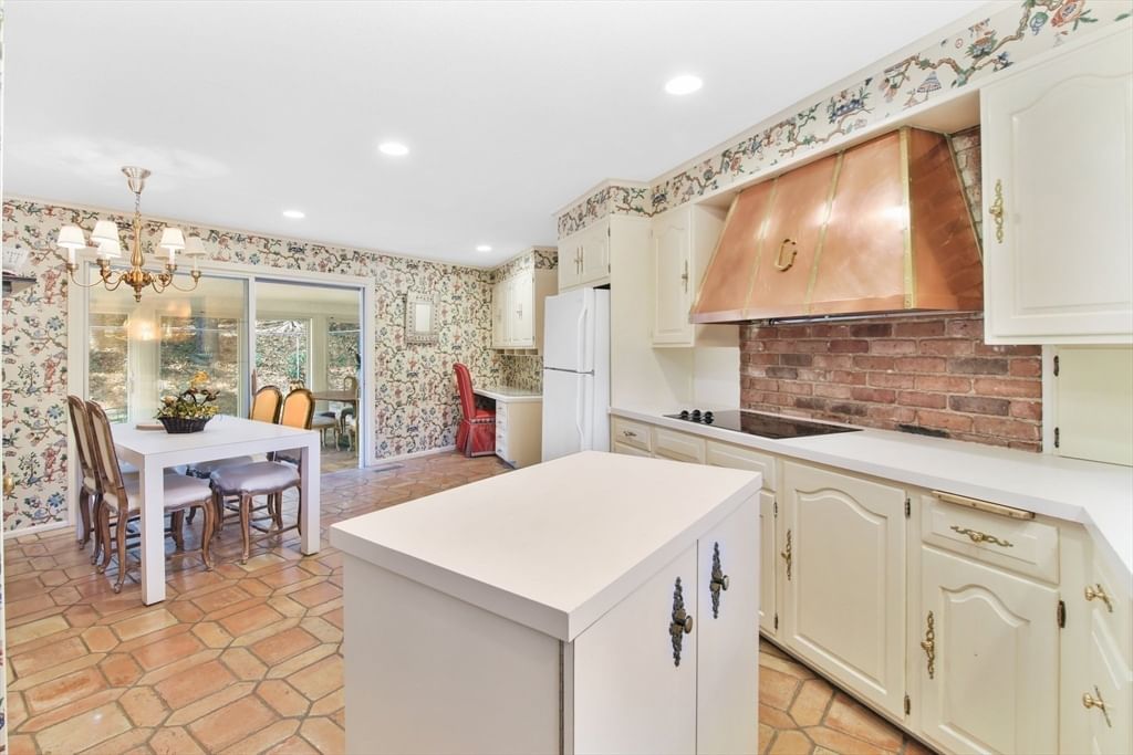 208 Tanglewood Dr, Longmeadow, MA, 208 Tanglewood Dr, Longmeadow, MA Photo #8