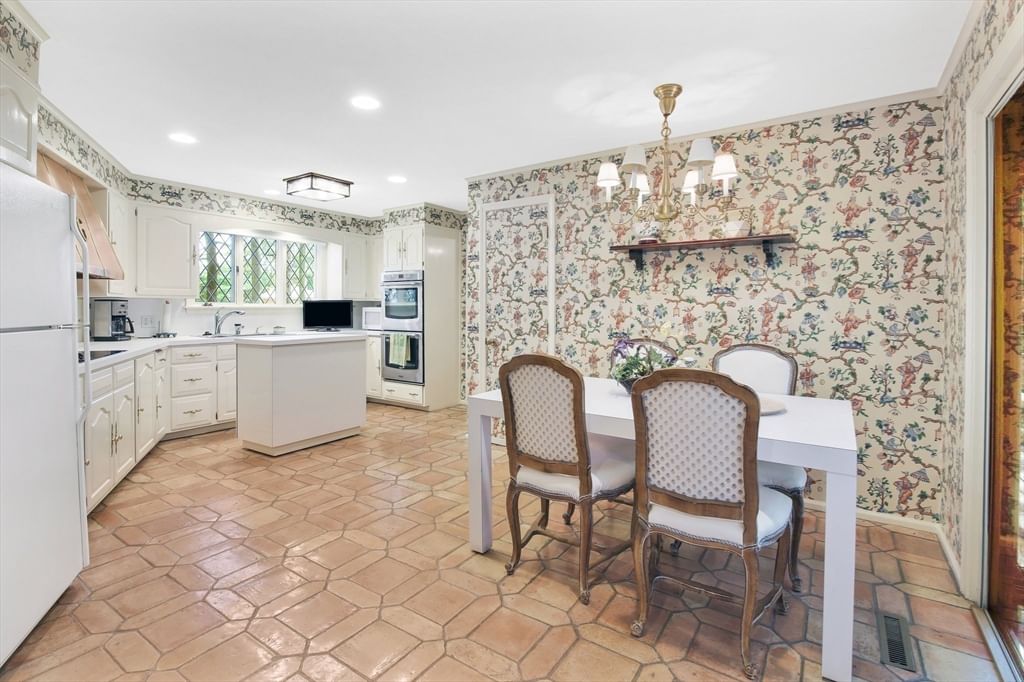 208 Tanglewood Dr, Longmeadow, MA, 208 Tanglewood Dr, Longmeadow, MA Photo #10