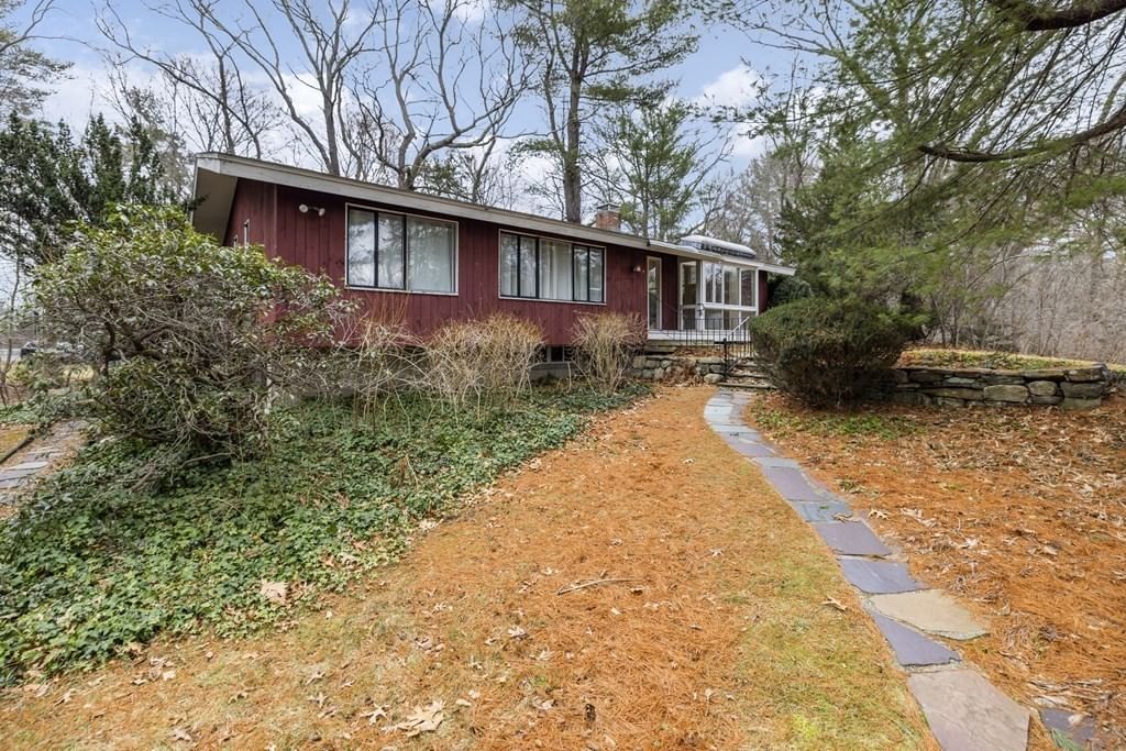 Photo of 9 Peacock Farm Road, Lexington, MA