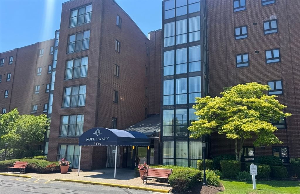 Photo of 4234 N Main St, Fall River, MA