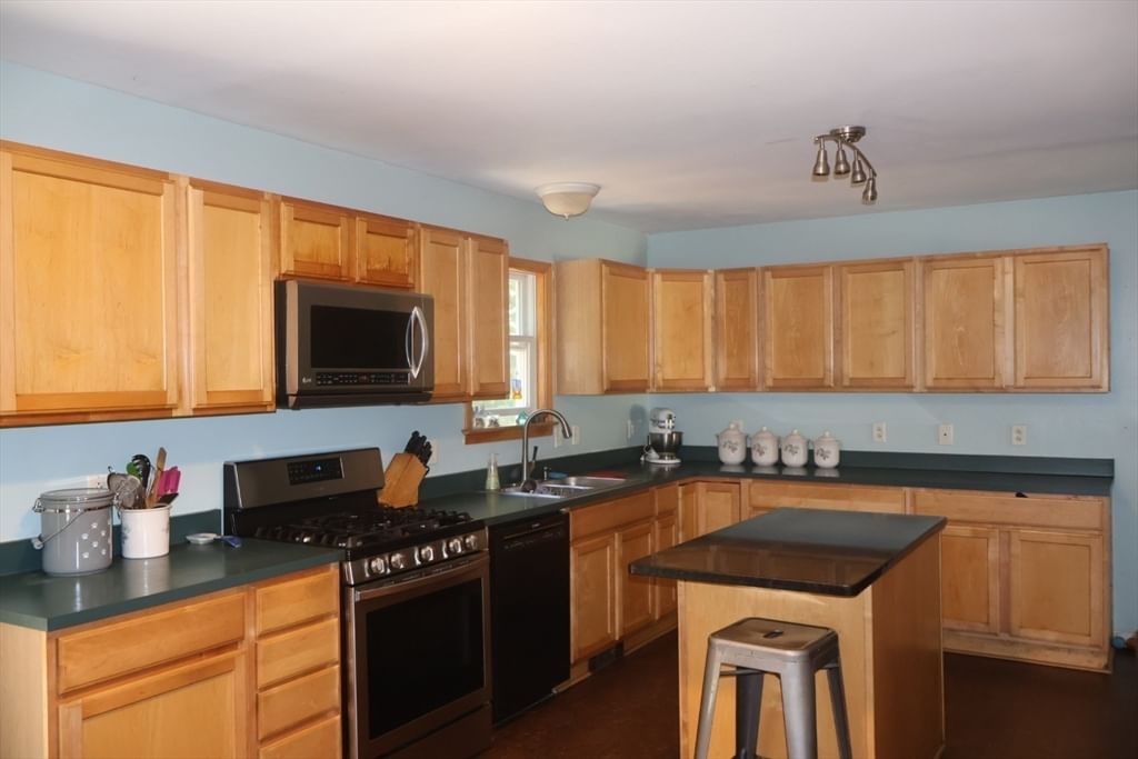 58 Brian Cir, Northbridge, MA, 58 Brian Cir, Northbridge, MA Photo #3