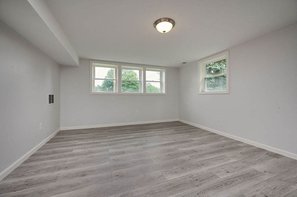 194 Pleasant St, East Longmeadow, MA Photo #17
