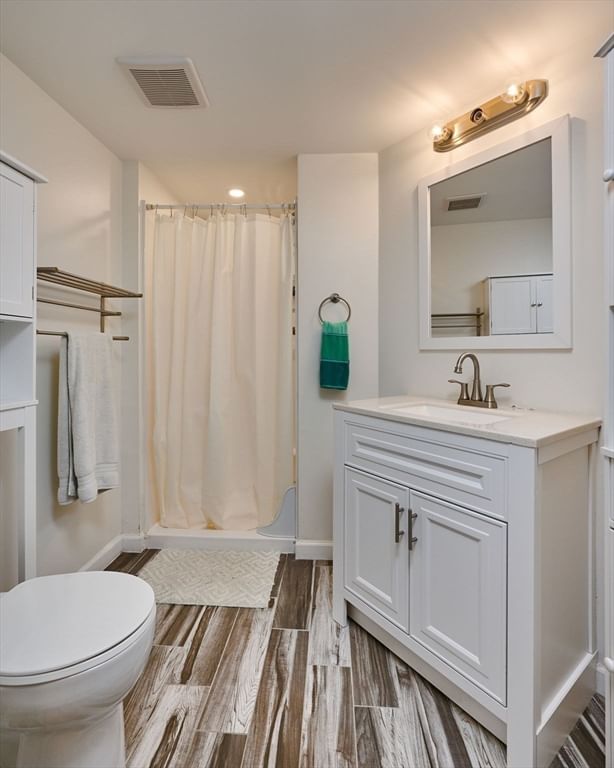 194 Pleasant St, East Longmeadow, MA Photo #19