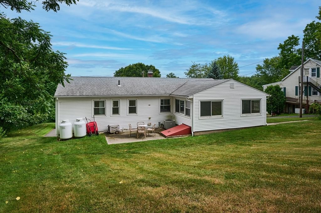 194 Pleasant St, East Longmeadow, MA Photo #27