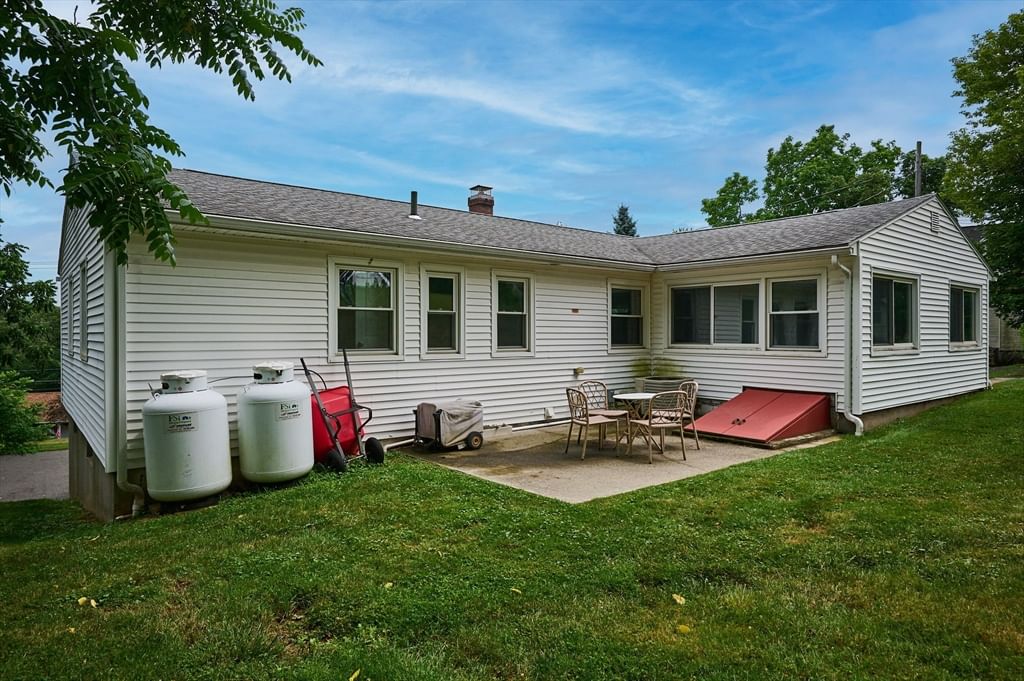 194 Pleasant St, East Longmeadow, MA Photo #28