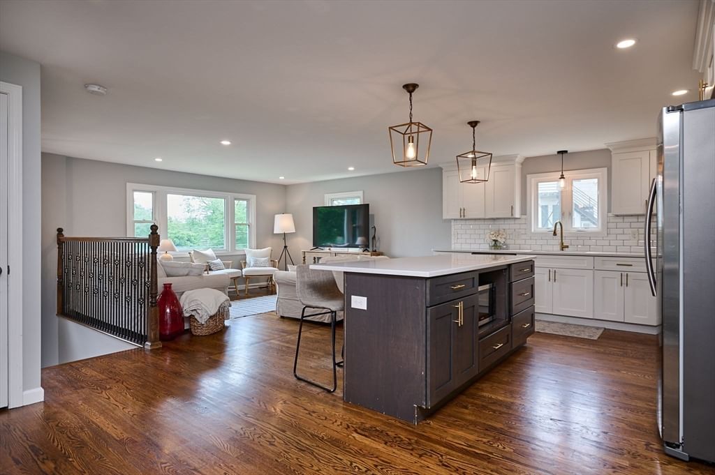 194 Pleasant St, East Longmeadow, MA Photo #4