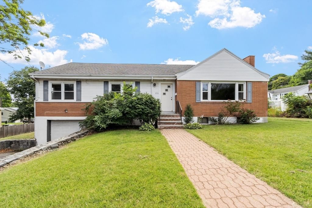 Photo of 370 Albion St, Wakefield, MA