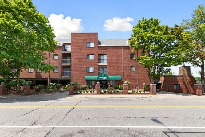 Photo of 666 Main ST, Winchester, MA