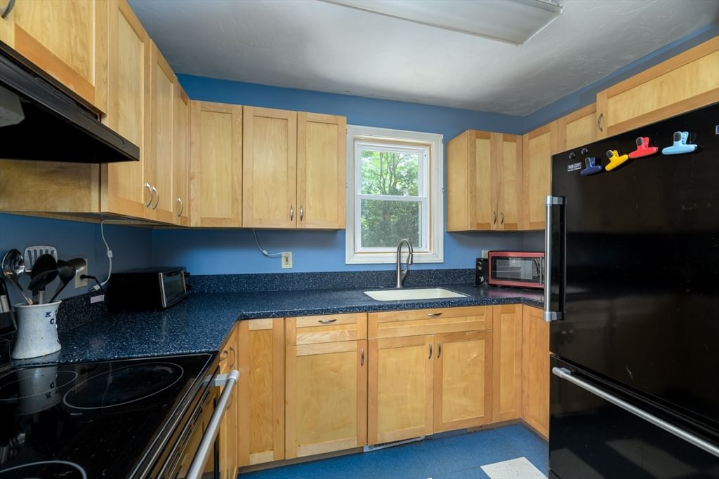 20 Stefaniak AVE #4, Webster, MA Photo #2