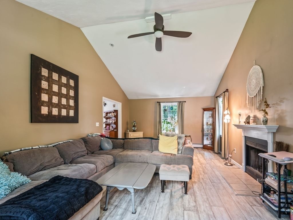 4 Commonwealth Ave, Auburn, MA Photo #20