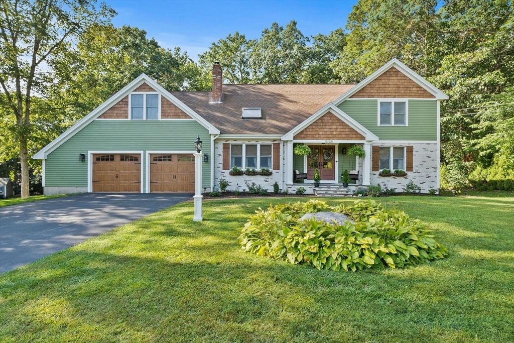 Photo of 210 Boxwood Ln, Bridgewater, MA