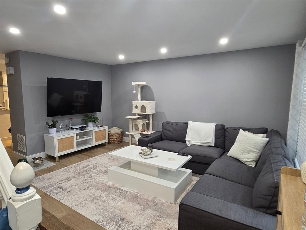 6 Corey Colonial #6, Agawam, MA Photo #7