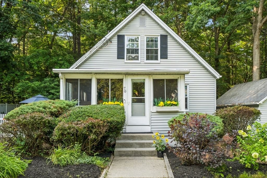 Photo of 70 Mirror Lake Ave, Norfolk, MA