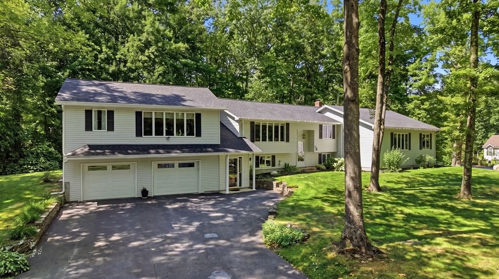 1 Rock Forest Drive, Hooksett, NH Photo #1