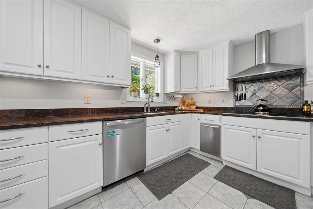 1 Rock Forest Drive, Hooksett, NH Photo #17