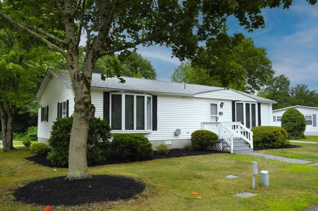 Photo of 24 Leisurewoods Dr, Rockland, MA