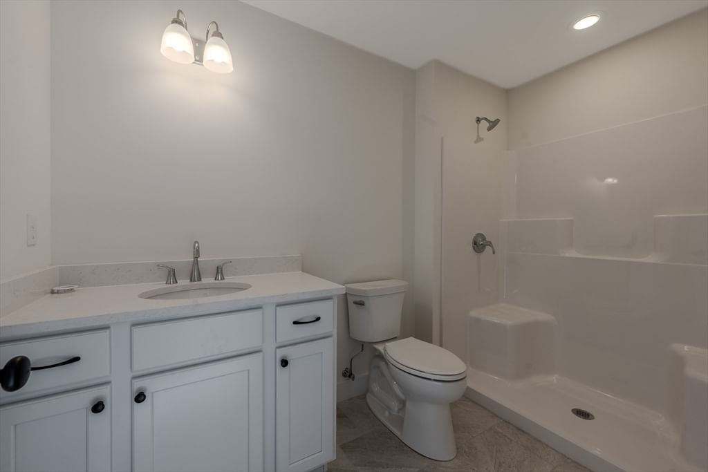 112 Genest St #17, Dracut, MA, 112 Genest St #17, Dracut, MA Photo #11