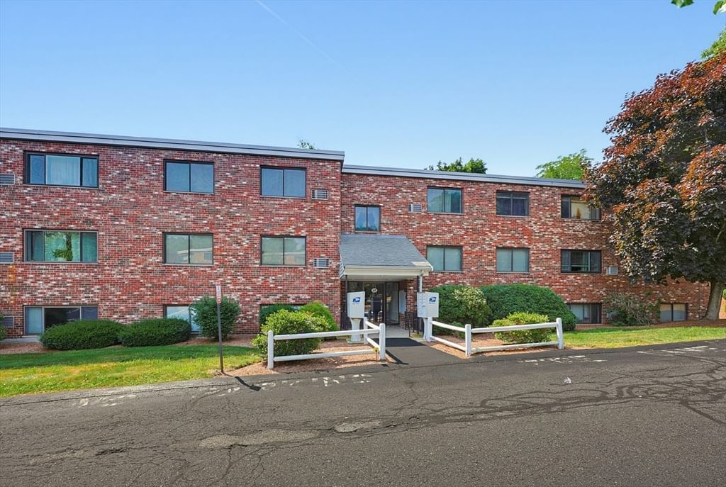 65 Milliken Ave #3, Franklin, MA Photo #3