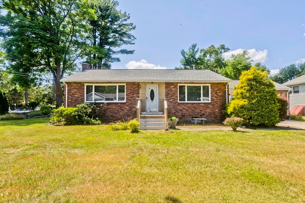 Photo of 52 Harkness Ave, East Longmeadow, MA