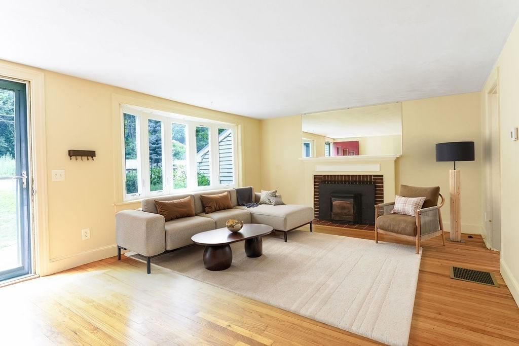 1083 Edgell Rd, Framingham, MA, 1083 Edgell Rd, Framingham, MA Photo #5