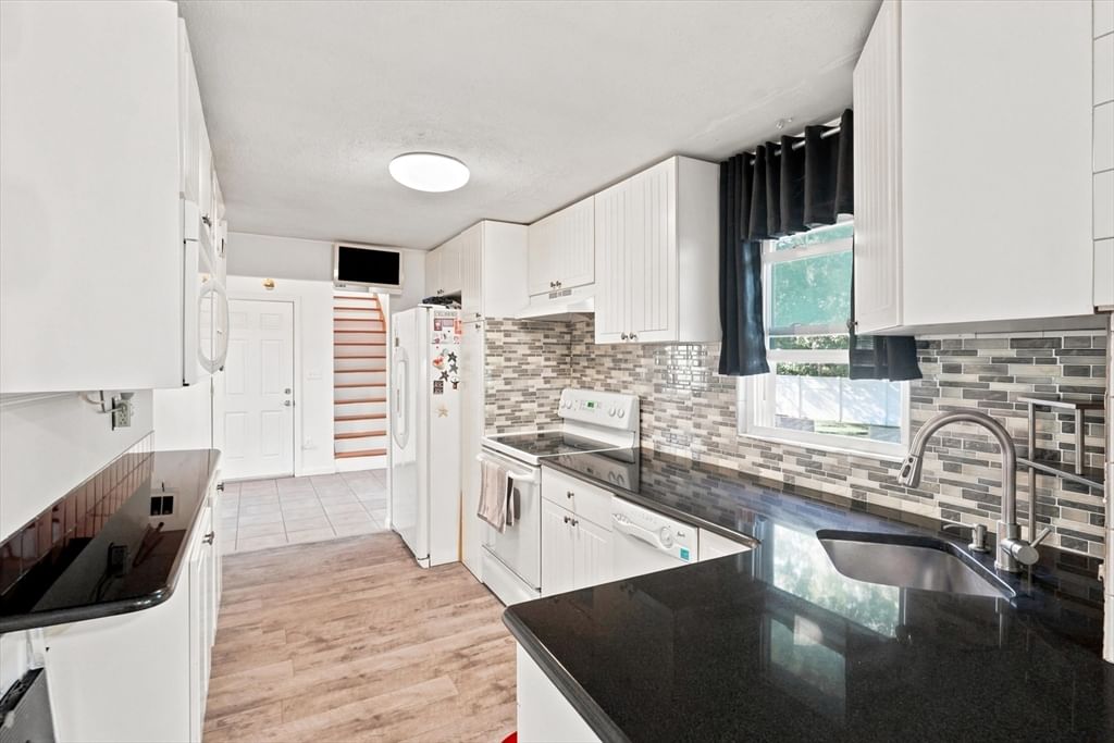 16 Edgelawn Ave, Chelmsford, MA, 16 Edgelawn Ave, Chelmsford, MA Photo #14