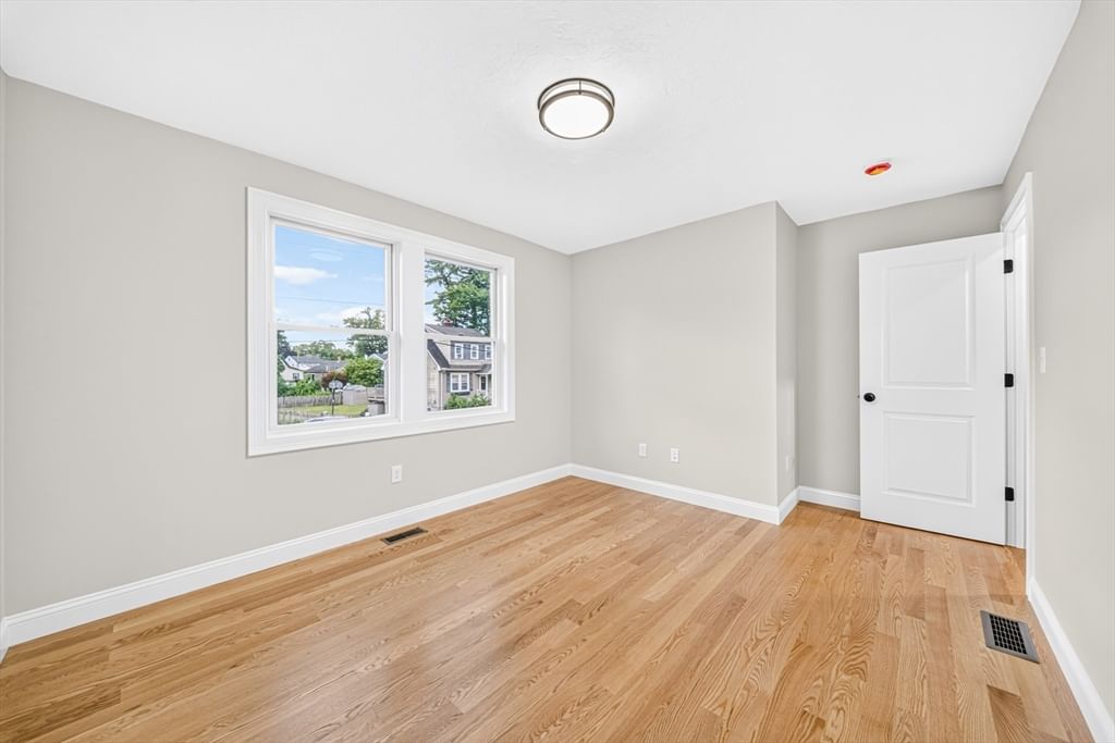 6 Mchugh Ave, Billerica, MA Photo #14