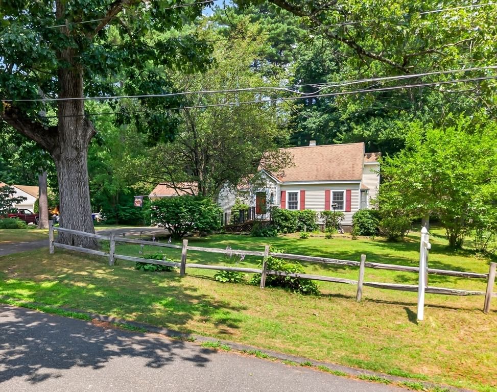 Photo of 121 Poplar St, Greenfield, MA