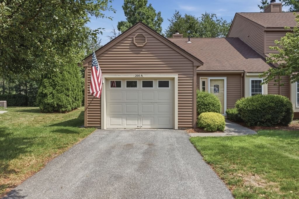 Photo of 200 Ridgefield Circle, Clinton, MA