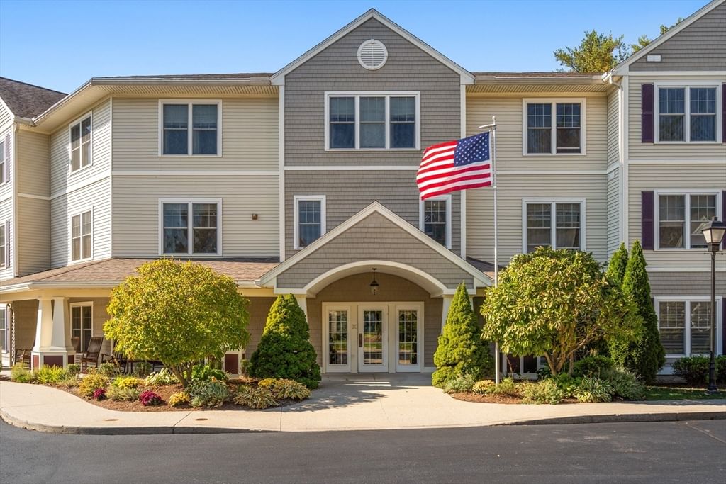 Photo of 7 Crescent Way, Sturbridge, MA