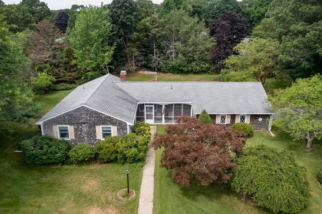 Photo of 6 Cracstone Rd, Plymouth, MA