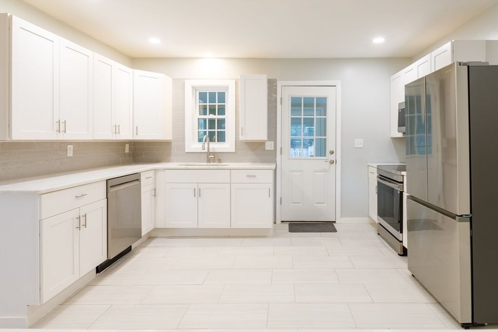 22 Lakeside Ave, Webster, MA, 22 Lakeside Ave, Webster, MA Photo #6
