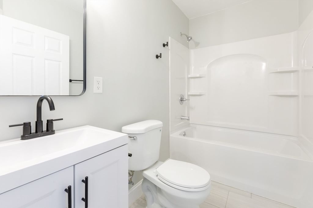 22 Lakeside Ave, Webster, MA, 22 Lakeside Ave, Webster, MA Photo #9