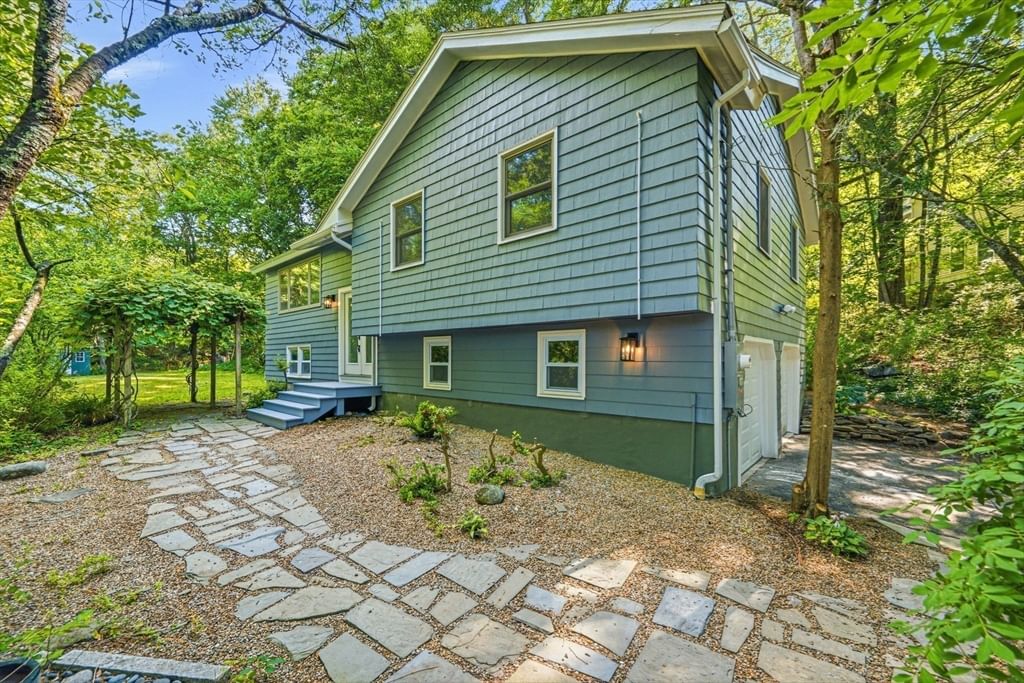 7 Hillcrest Dr, Acton, MA Photo #2