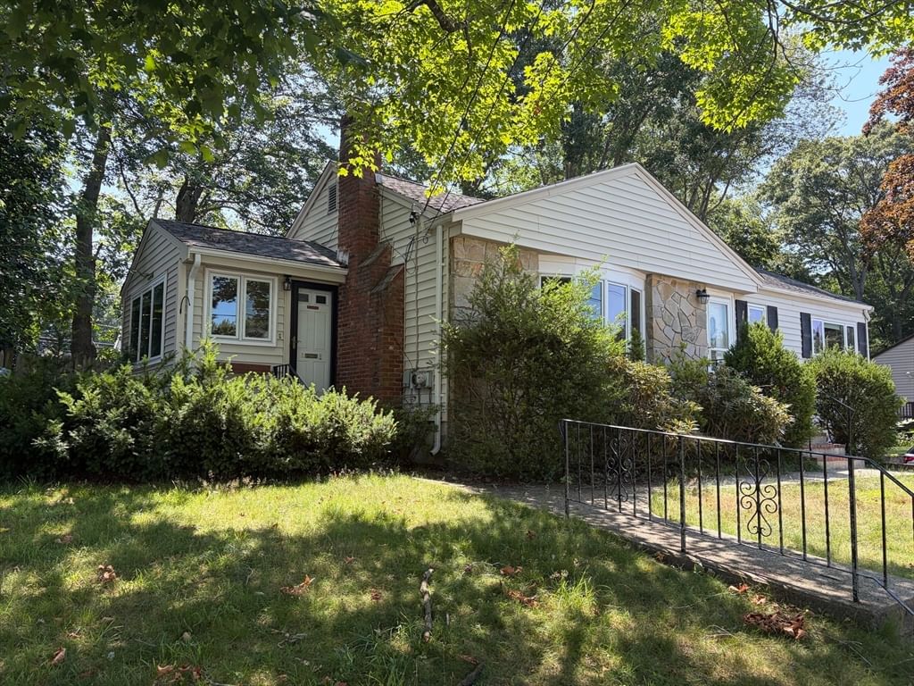 90 Westview Dr, Norwood, MA Photo #1