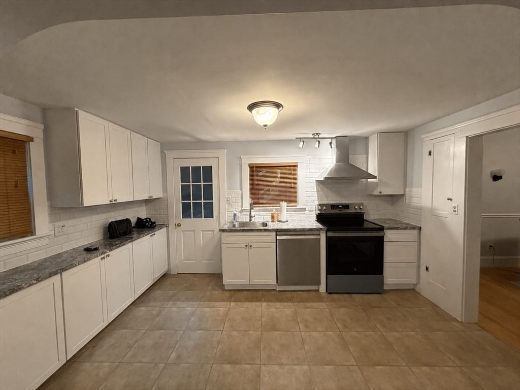 Photo of 21 Dennis St, Attleboro, MA