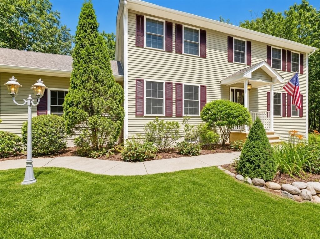 106 Valley Rd, Southampton, MA Photo #2