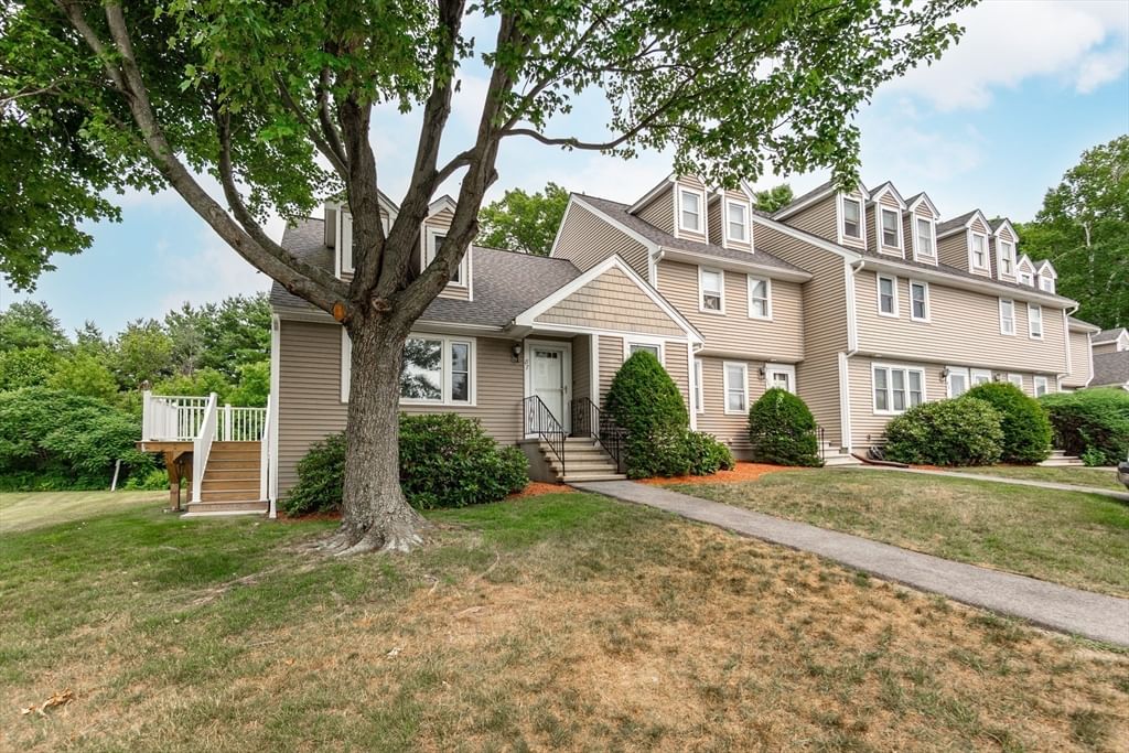 Photo of 87 Merrimack Meadows Ln, Tewksbury, MA