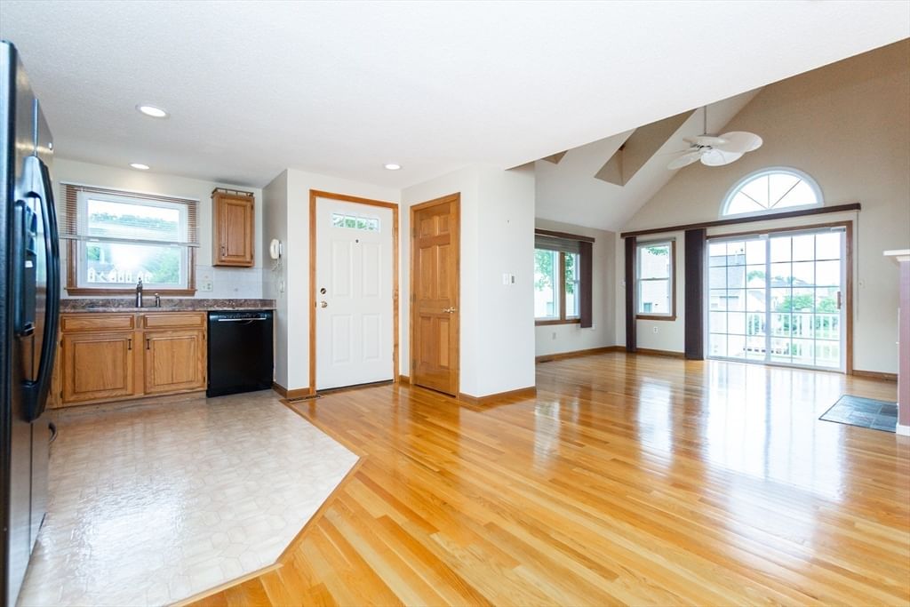 87 Merrimack Meadows Ln #87, Tewksbury, MA Photo #6