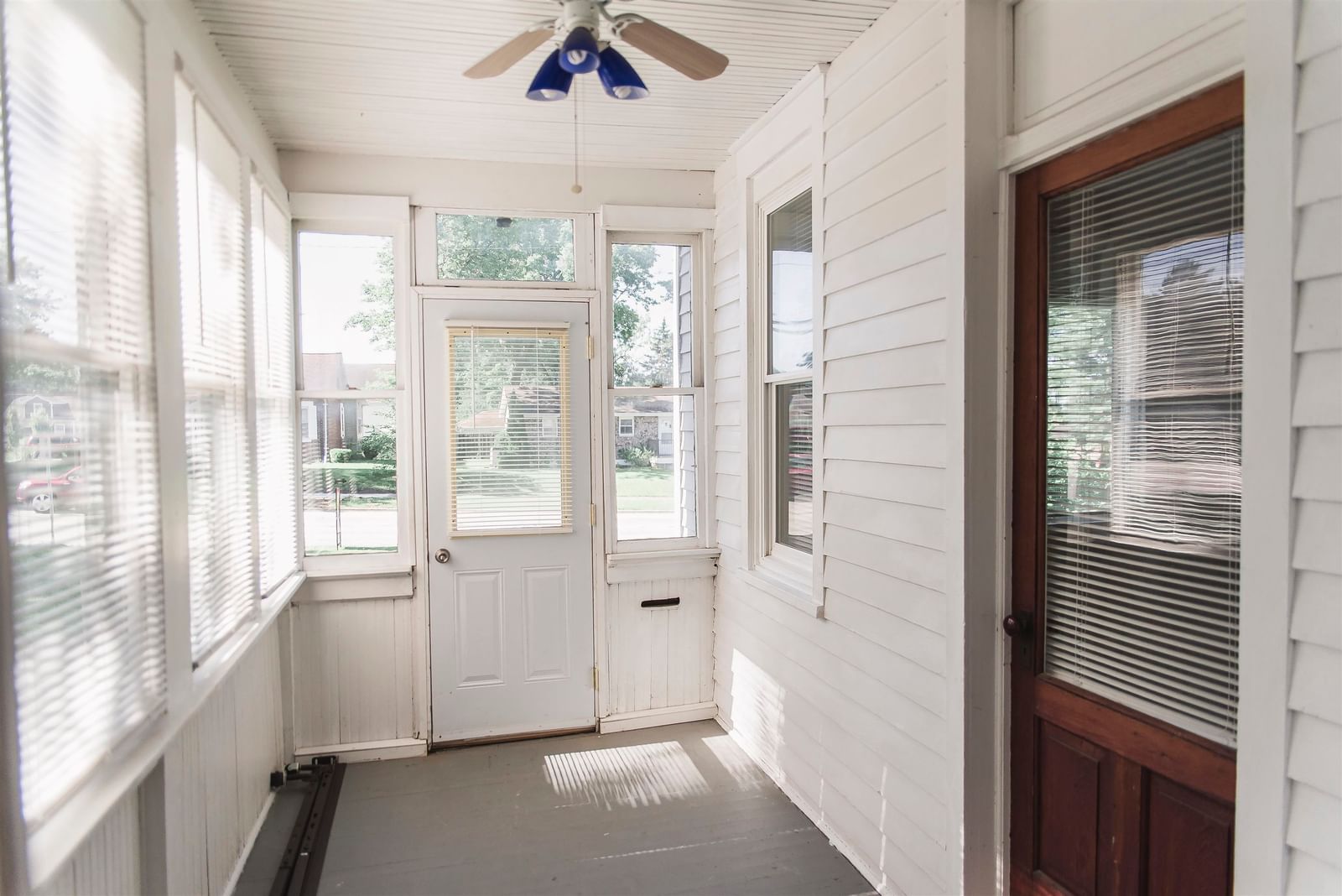 2049 Chestnut Street, Quincy, IL 62301 — living view