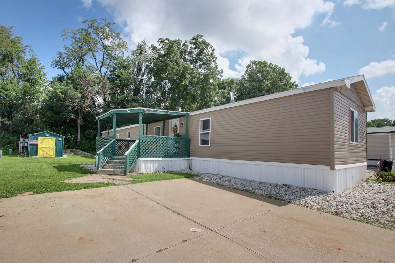 905 Joshua Street, Quincy, IL 62305 — living view