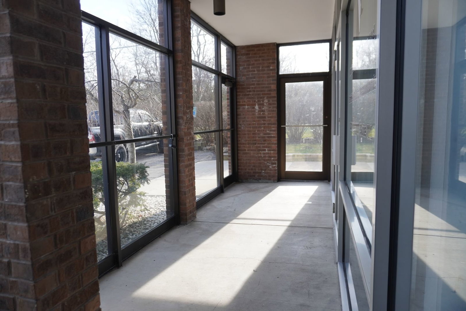 303 E Park Avenue #104, Libertyville, IL 60048 — exterior view